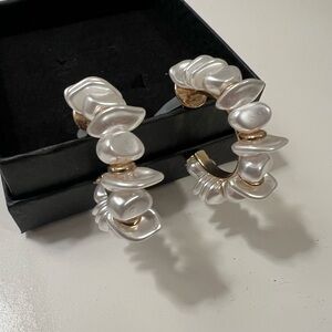 Pearl Cluster Gold Hoop Earrings - White Pearlescent